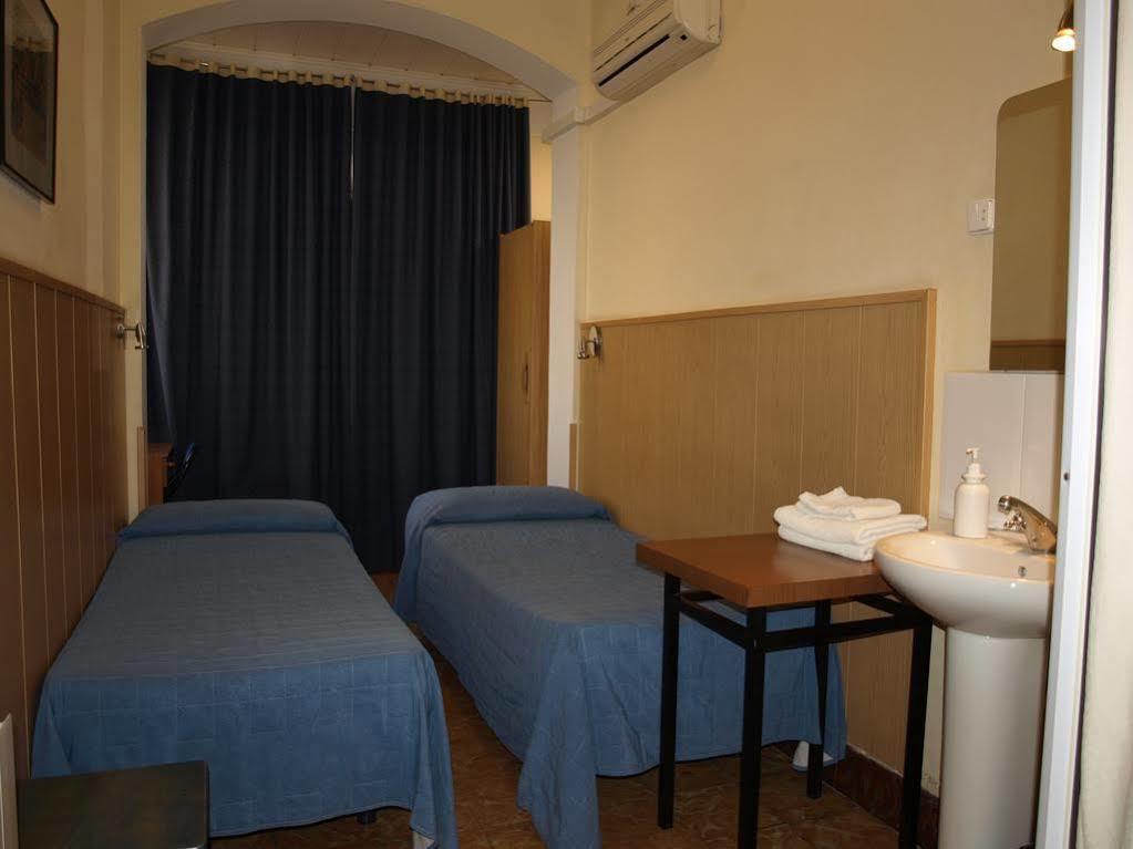 Hostal Bejar Barcelona Exterior photo
