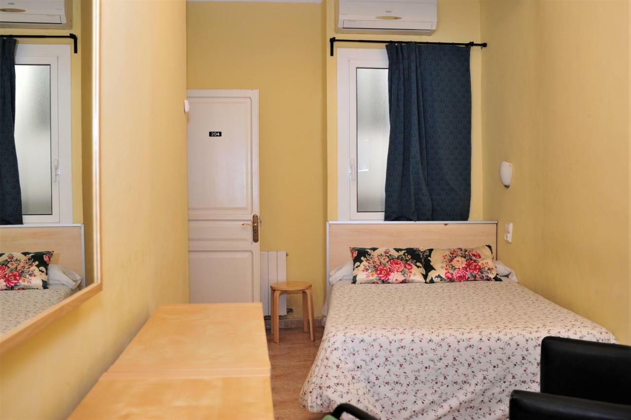Hostal Bejar Barcelona Exterior photo