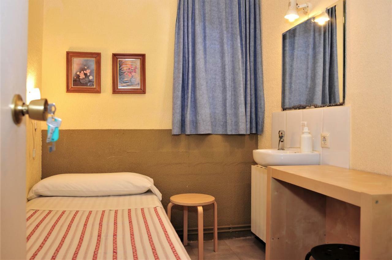 Hostal Bejar Barcelona Exterior photo