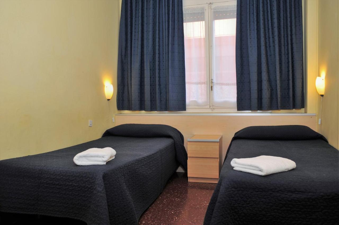 Hostal Bejar Barcelona Exterior photo